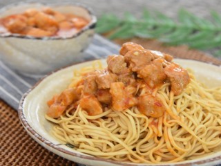 上海辣肉冷面—属于冷面的季节来了，整一碗最亲切的老上海味道