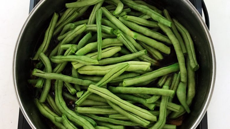 时令菜 架豆王烧五花肉,加入架豆王
