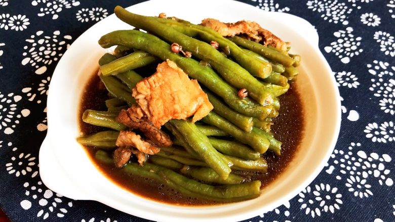 时令菜 架豆王烧五花肉,架豆王烧五花肉出锅了