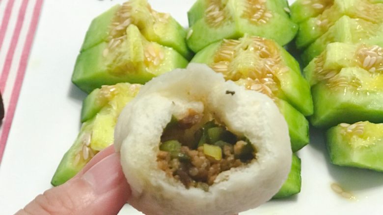 萌萌小笼包,咬一口,香喷喷呢