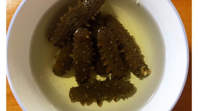野生淡干海参泡发全过程,这是泡发36小时后的海参,比原来的大了很多