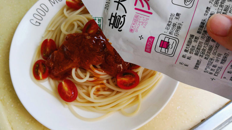 好吃的意面,再浇上意面酱,完成了,