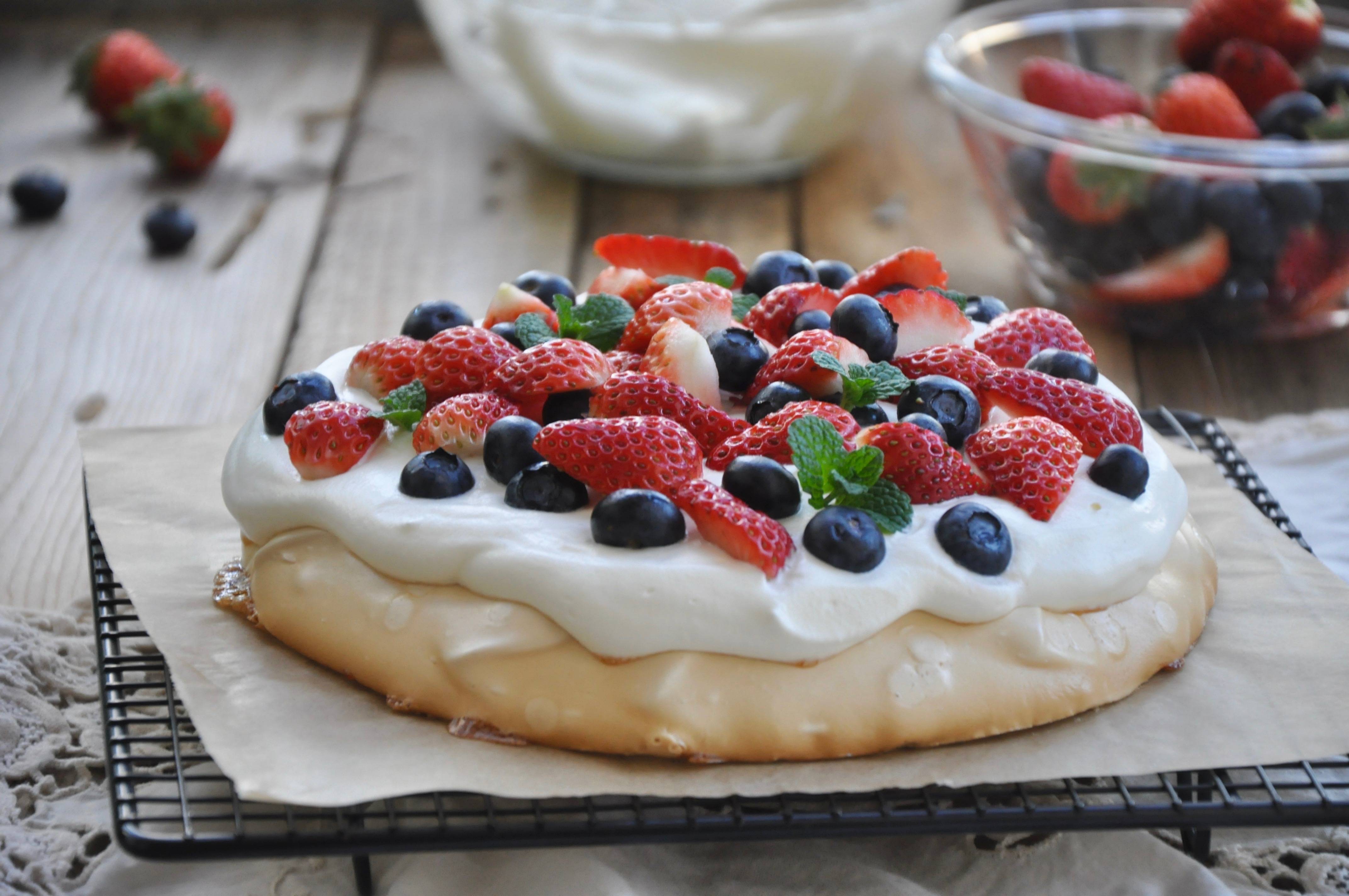 Pavlova 帕芙洛娃奶油水果蛋白饼