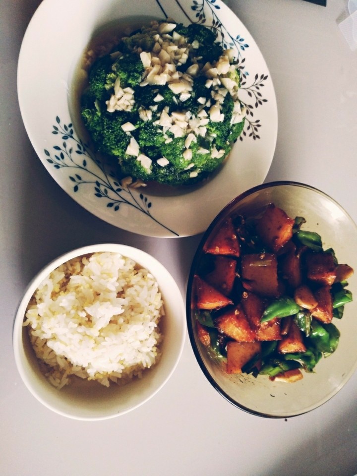 孜然青椒炒鱼豆腐,配上一碗饭也是绝配了