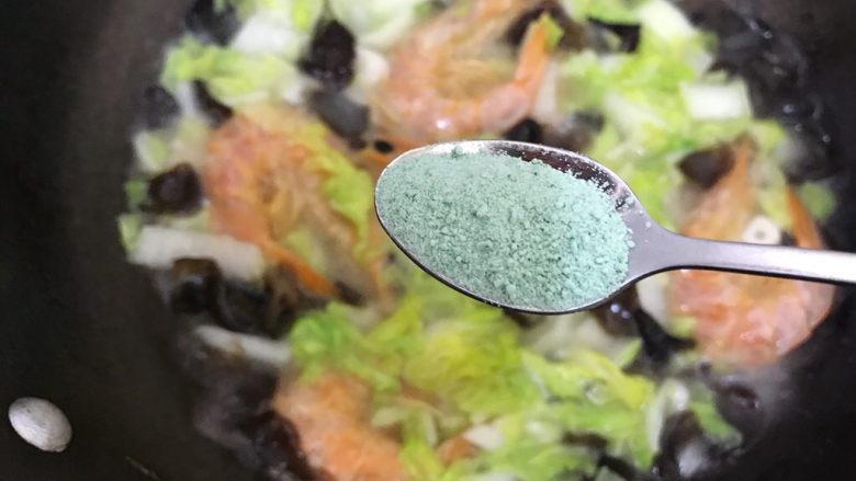 上汤虾干木耳杭白菜,加一丢丢蔬之鲜(鸡精)