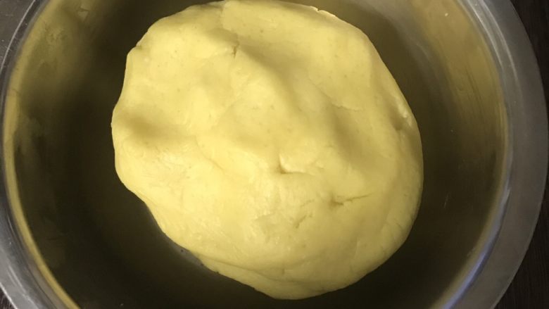 自制土凤梨酥,所以材料混合均匀,静置30-60分钟