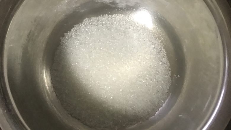 自制土凤梨酥,糖粉45克(我的冰糖粉刚好用完了就换成了等量的白砂糖)