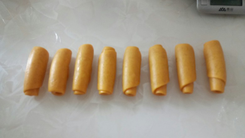 蔓越莓椰蓉酥,从上往下卷起。