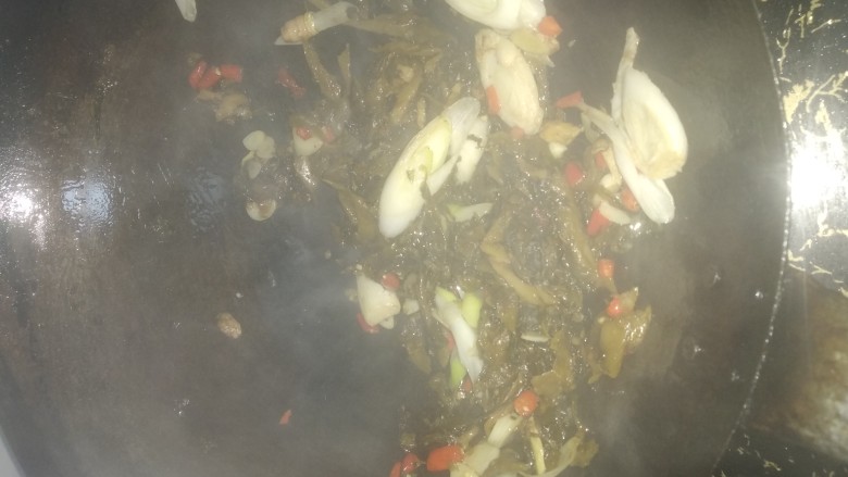 酸菜鱼,盛起备用