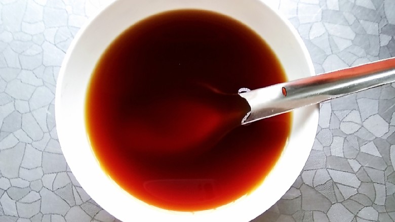 豆角排骨意面,耗油兑150克水备用(面多可以适量增加水量)