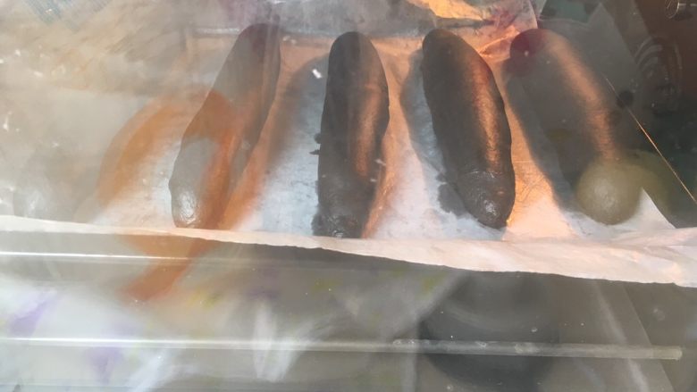 黑骑士,之后入烤箱烤18分钟,出炉放一旁凉透