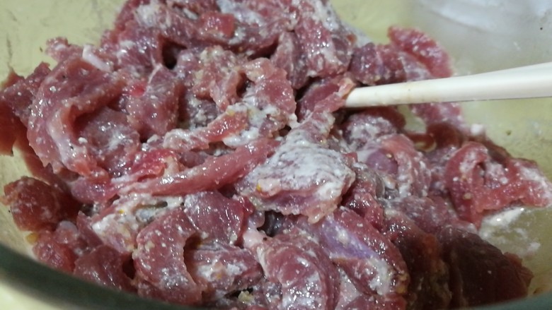 快手菜,肉丝豆芽爆海虾,<a style='color:red;display:inline-block;' href='/shicai/ 4613'>肉丝</a>用大蒜胡椒粉及少一勺芡粉腌制