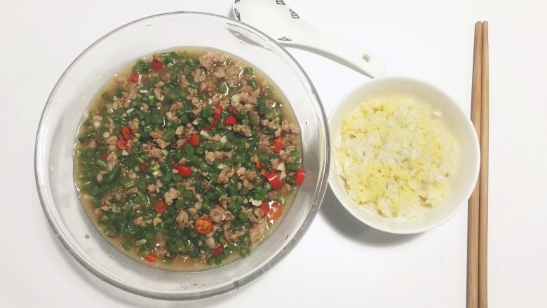 集快手简单零失误下饭于一身 — 小米椒肉末豆角