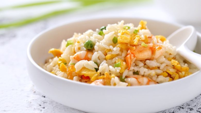 虾仁蛋炒饭,一道美味营养的虾仁蛋炒饭就做好了,比单纯的蛋炒饭好吃太多了!