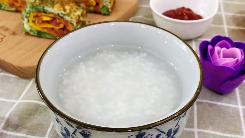 鸡蛋新吃法-双色蛋卷,配上一碗白粥,早餐也是妥妥滴