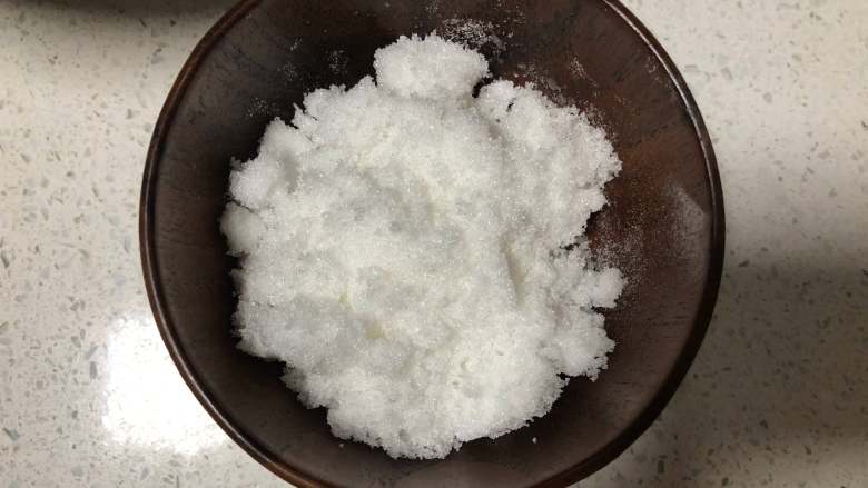 低油健康 味道浓郁的朗姆酒可可戚风蛋糕 高比克 GXT60制作,把糖称好。这里我用的是<a style='color:red;display:inline-block;' href='/shicai/ 129617'>绵白糖</a>,用白砂糖也是可以的。