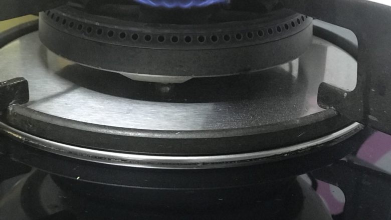 皮蛋瘦肉粥,小火慢熬米粥