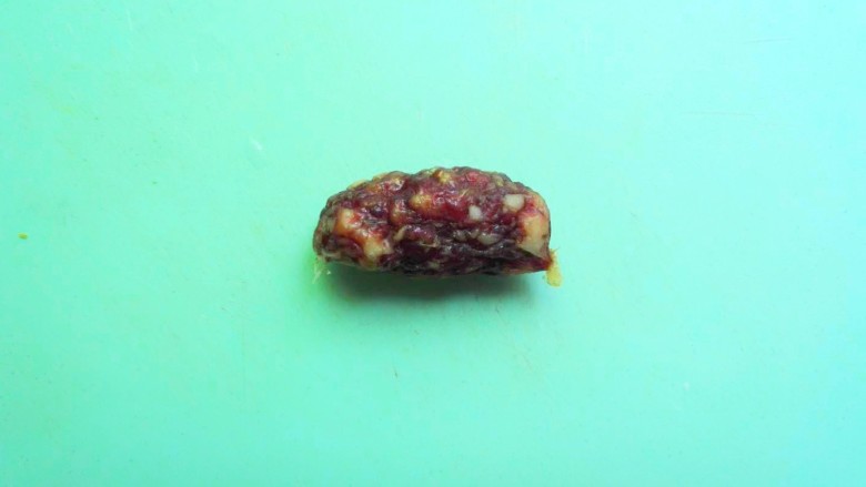 菜心腊肠玉米蛋炒饭,小<a style='color:red;display:inline-block;' href='/shicai/ 4536'>腊肠</a>一根，洗干净