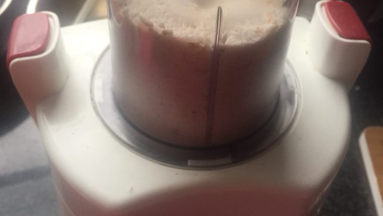 自制粉.粉蒸肉,用机器磨成粉。