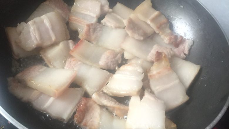 自制粉.粉蒸肉,至金黄色,起锅