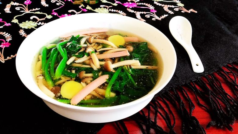 杂蔬火腿羊汤,鲜香浓郁的杂蔬火腿羊汤,不腥不膻,味道美极了~