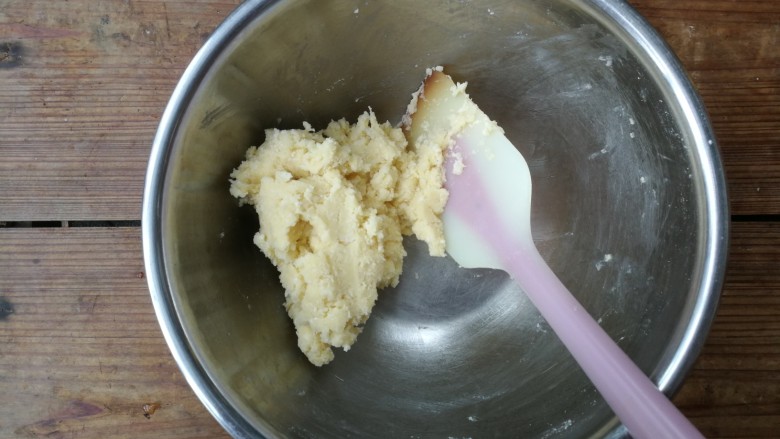 香酥椰挞,用刮刀垂直切拌至无面粉颗粒即可,不要过度搅拌