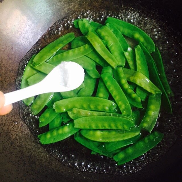 家常小炒菜+培根炒荷兰豆,加一茶匙的盐