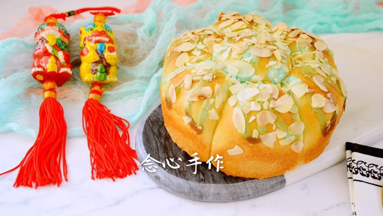 爆浆面包,入烤箱烤25分钟左右,表面微微上色即可