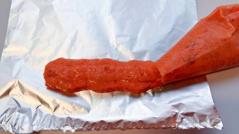 【宝宝辅食】Q弹牛肉肠, 没有模具的可以用锡纸替代,肉泥挤到锡纸上