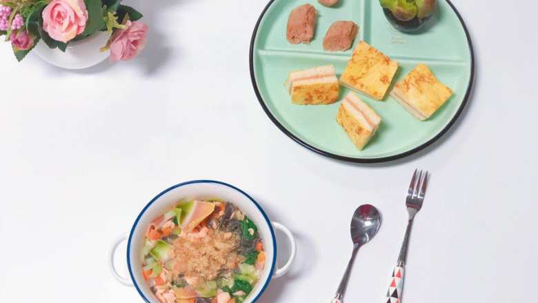 【宝宝辅食】Q弹牛肉肠,营养搭配:Q弹牛肉肠+花生酱西多士+彩虹面片