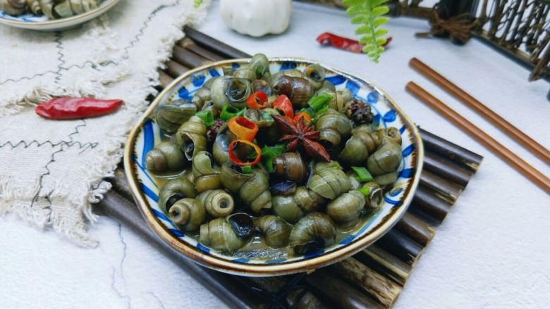 深夜食堂&看球必备下酒菜-爆炒螺丝,盛出装盘,下酒神器。