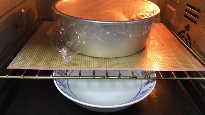 基础面包+咸味吐司,烤箱发酵档,底部放热水,发酵60分钟。