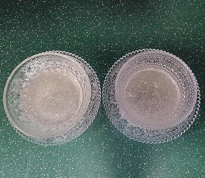 火龙果椰浆西米露,再将过凉的西米捞出,装入小碗中