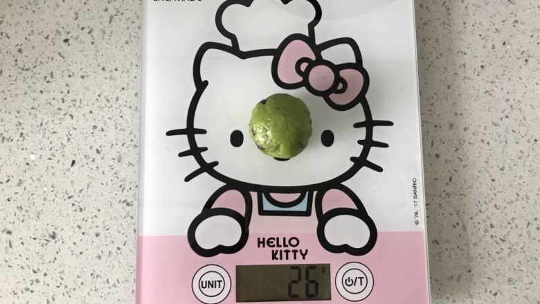 抹茶蜜豆恐龙蛋,均分成18份,每份26克。