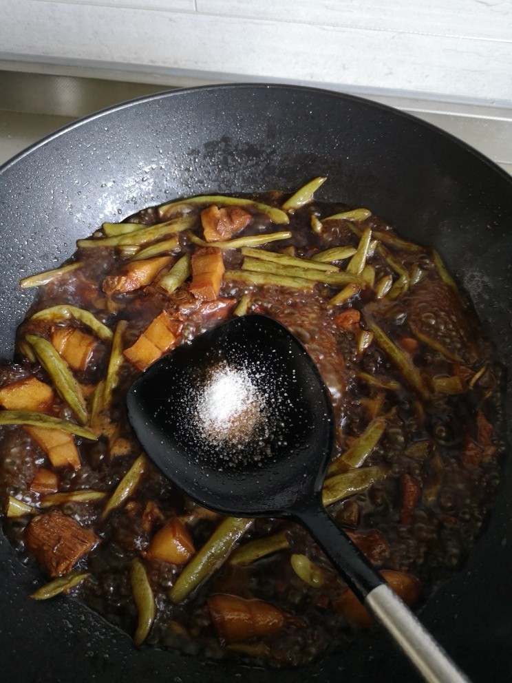 四季豆烧肉,放盐