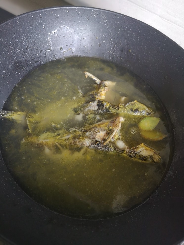 菌菇豆腐昂刺鱼汤,大火烧开