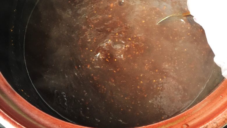 红糖姜枣膏,记得熬制的时候带上手套,否则熬制的过程很容易溅到自己的手和胳膊