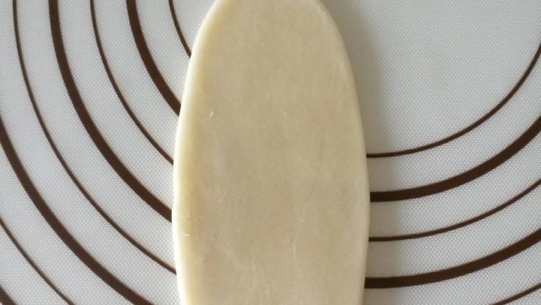 菠萝酥饼,从中间上下擀开
