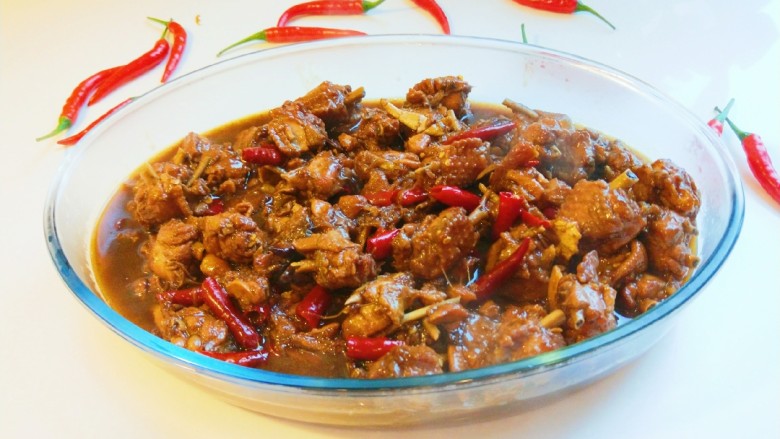 私房菜\麻辣飘万家\香焖鸡翅,一盘香、辣、麻、甜、咸、焖鸡翅就做好了。