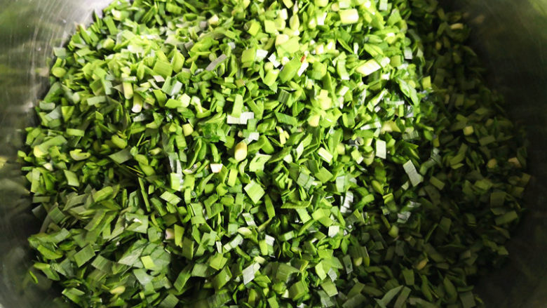 韭菜虾皮馄饨,<a style='color:red;display:inline-block;' href='/shicai/ 116'>韭菜</a>清摘洗干净,切成小粒,