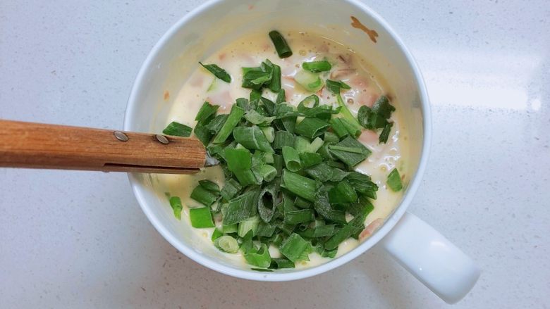 大满贯煎饼,加入<a style='color:red;display:inline-block;' href='/shicai/ 3232'>香葱</a>