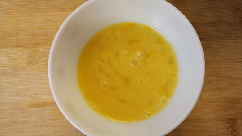 虾仁滑蛋,搅拌均匀。