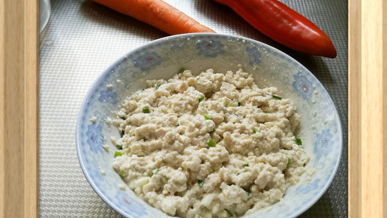 小葱拌豆腐,浓浓的葱香味
纯纯的麻油香味
跟豆腐简直绝配