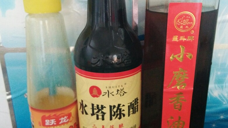 红油海带丝,准备好调料,老干妈忘拍了