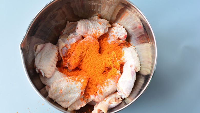 奥尔良鸡翅,放冰箱冷藏（最少不少于4小时，时间越久越入味）