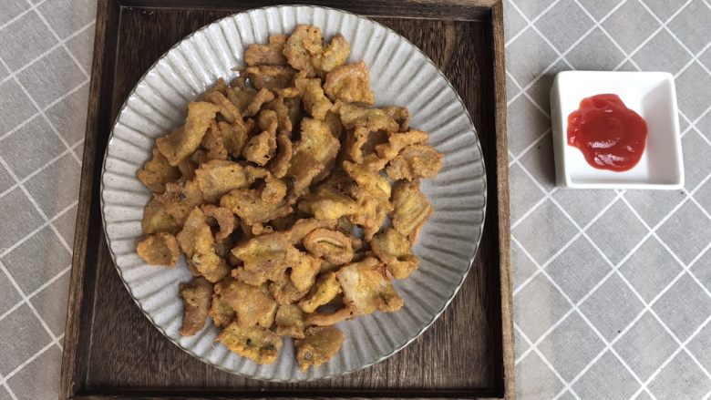 小酥肉,香脆可口,配上番茄酱也不错