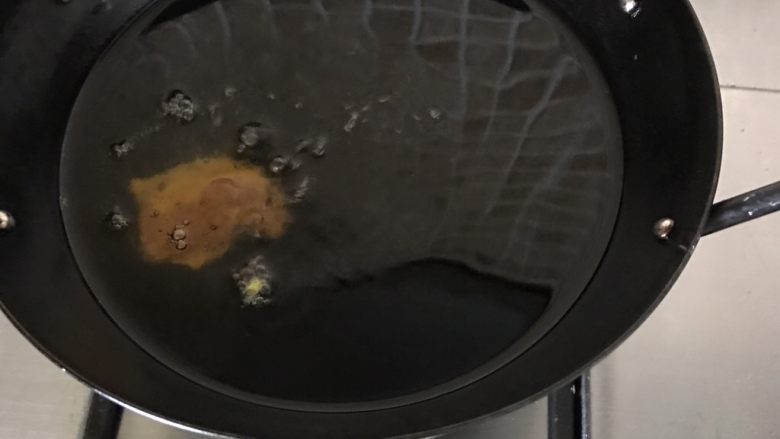 小酥肉,一片一片放入肉片防止它们粘在一起,全程中小火