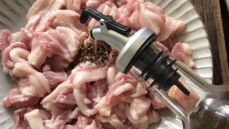 小酥肉,加入料酒