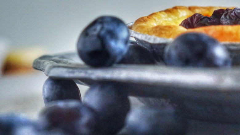 承味清新脱俗的蓝莓蛋挞，你怎能不心动？,重新放回烤箱，放上层。