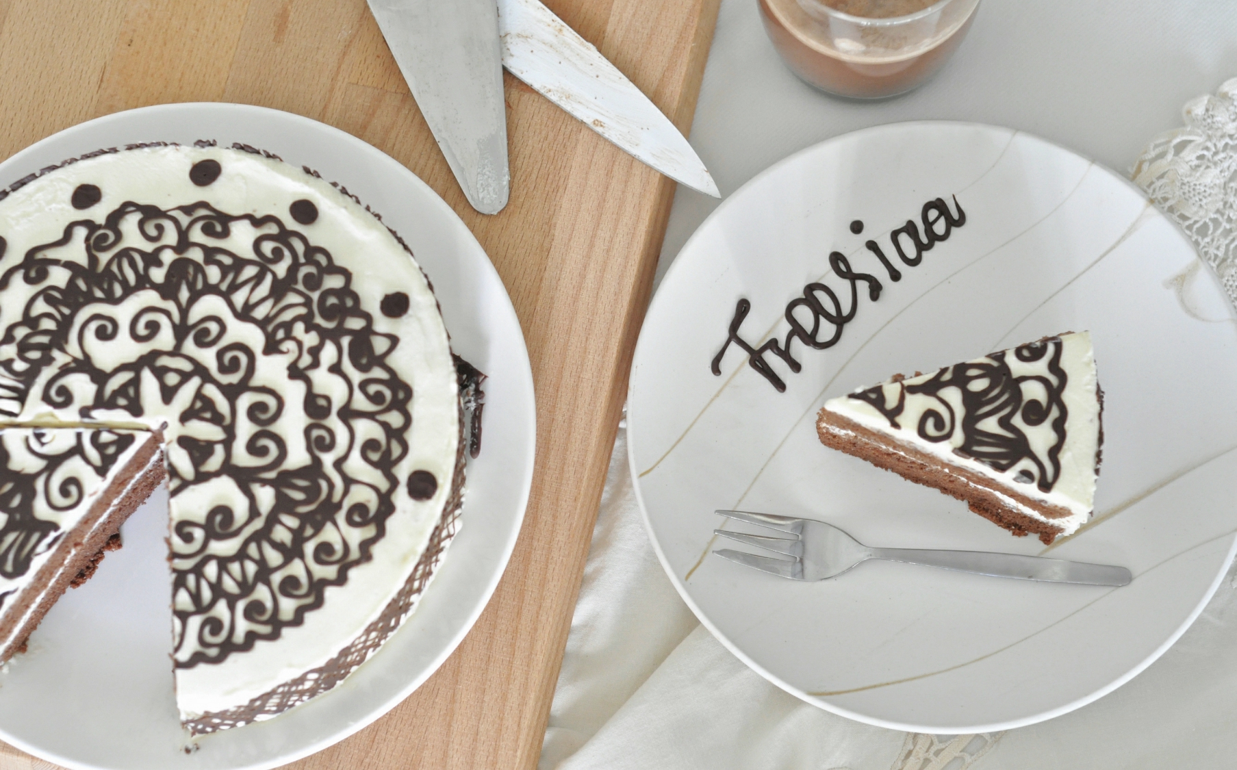 可可戚风 巧克力围边奶油蛋糕